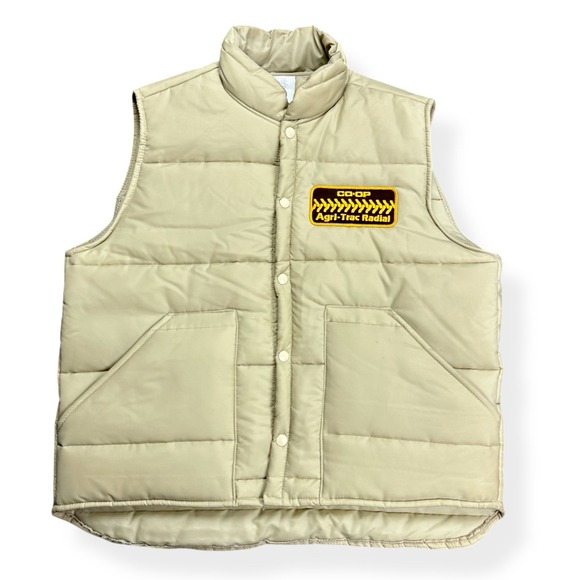 The Unbranded Brand Other - VTG 80s CO-OP Agri-Trac Radial Puffer Quilted Vest Tan Men's Size Large Patch